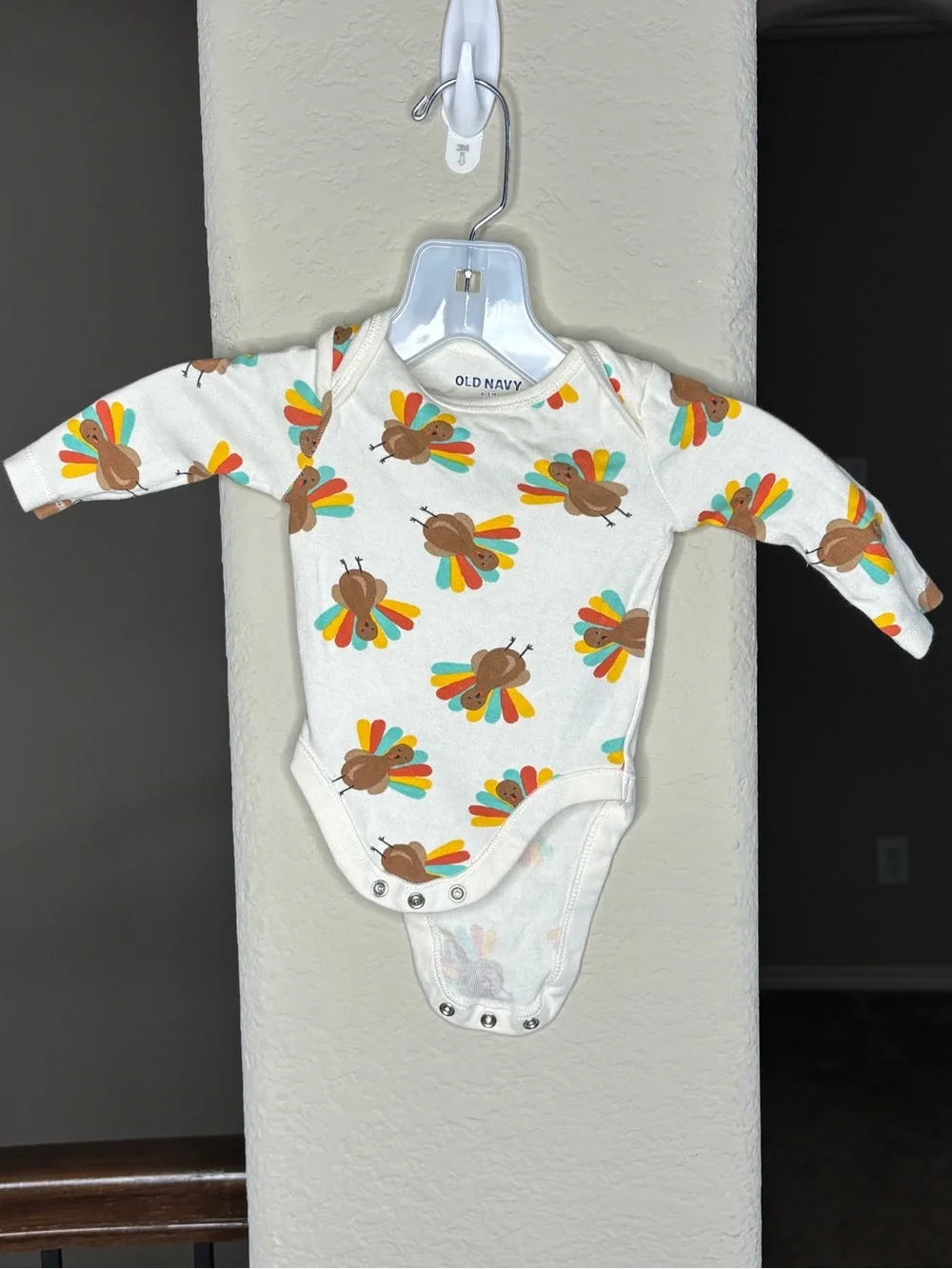 Old Navy Cream Long-Sleeve Baby One-Piece with Colorful Turkey Motif Size 0-3M